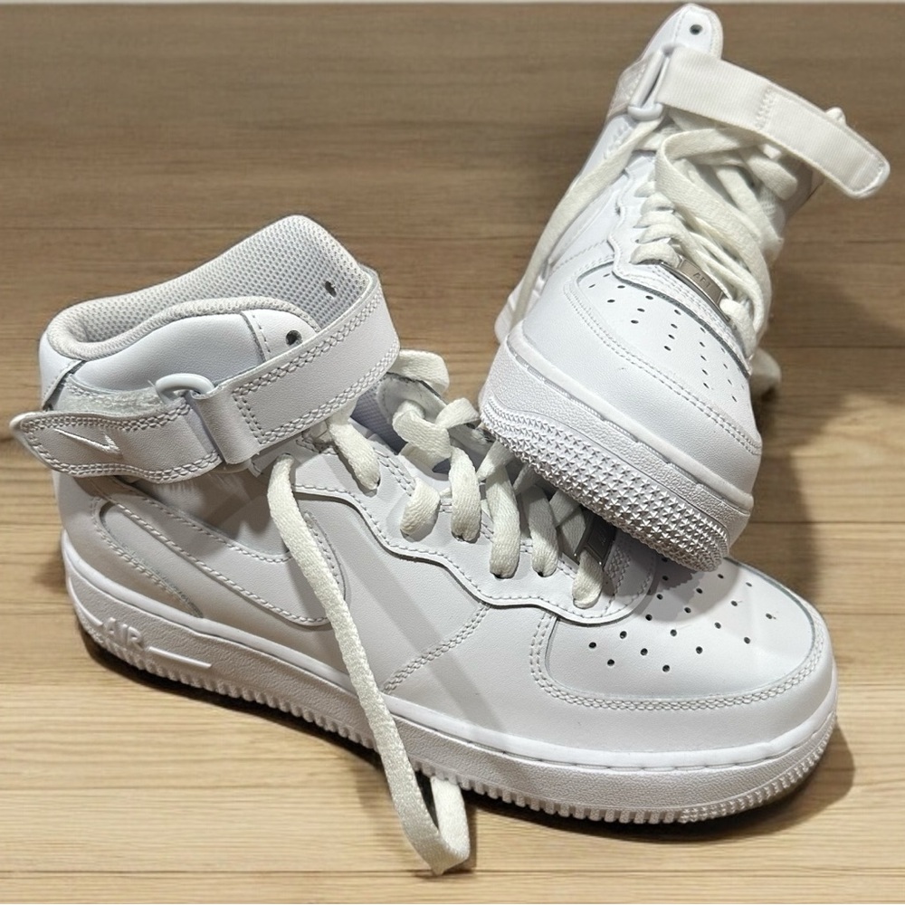 Nike Air Force 1 Mid LE Older Kids' Shoe 6.5 Youth